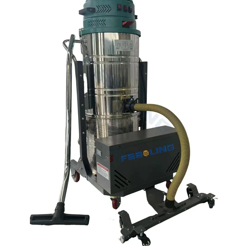High-power Portable Battery-powered Industrial Vacuum Cleaners Are Used To Clean Different Areas Of The Factory