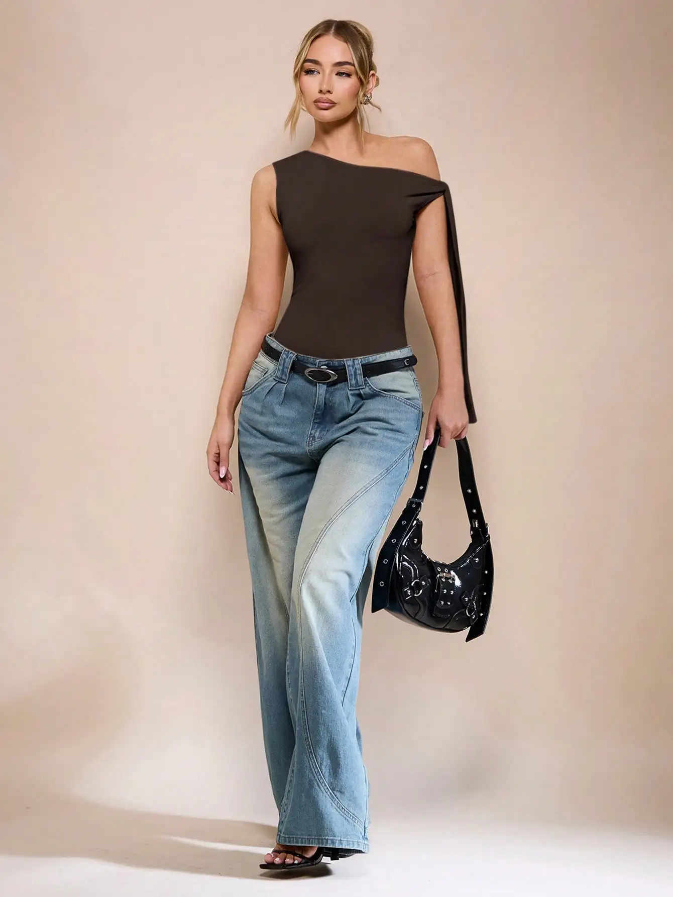 

Комплект из двух предметов: модная и модная облегающая одежда неправильной формы с открытыми плечами.