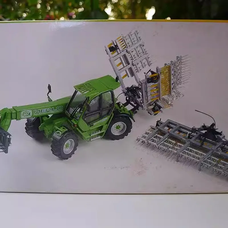 Diecast 1:32 Scale Merlo MultiFarmer with Rake Set Extended Long Arm Aerial Engineering Car ROS Alloy Model Car Model Toy Gift