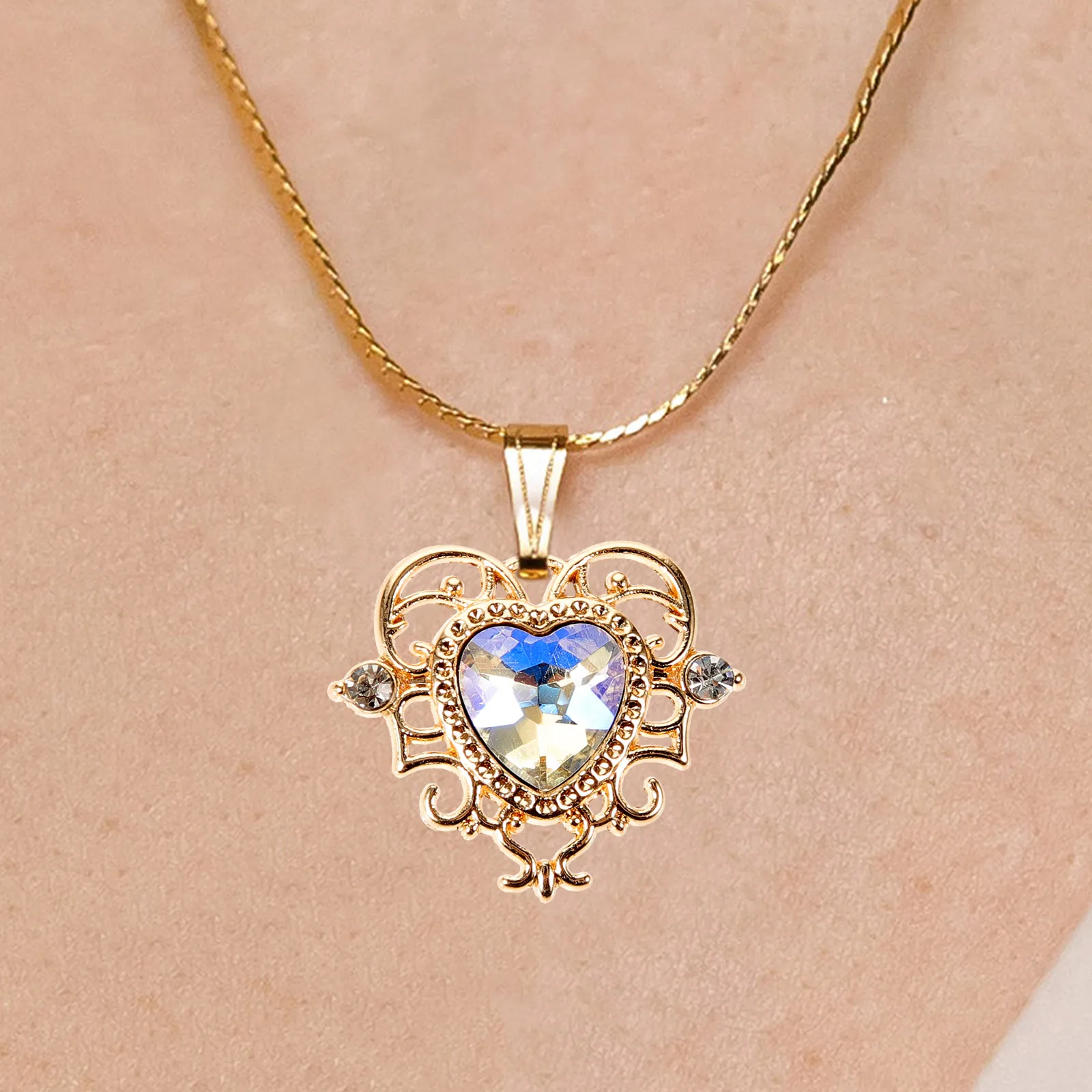 

10 Pcs Hollow Lace Heart Accessories Vintage Baroque Alloy for Necklace Bracelet Keychain DIY Jewelry Charms Pendant Decorations