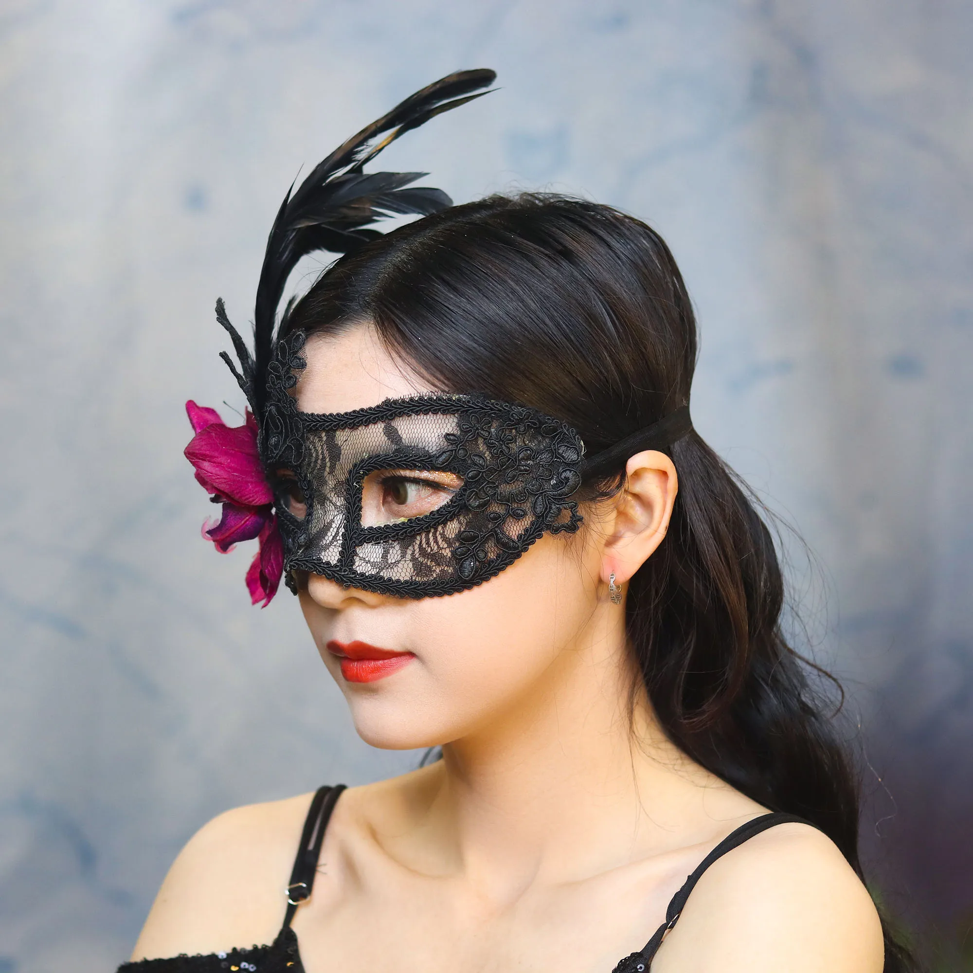 

Halloween Mask Black Lace Retro Mysterious Feather Flower Face Cover Masquerade Party