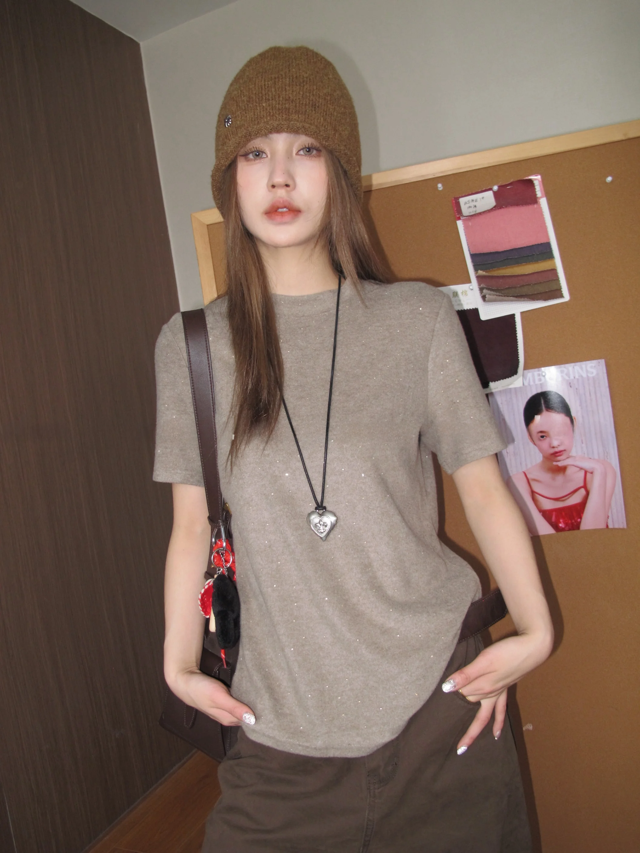 

Женская модная футболка с круглым вырезом, облегающая, однотонная, с новым дизайном и стразами, повседневный топ с термотрансферным принтом