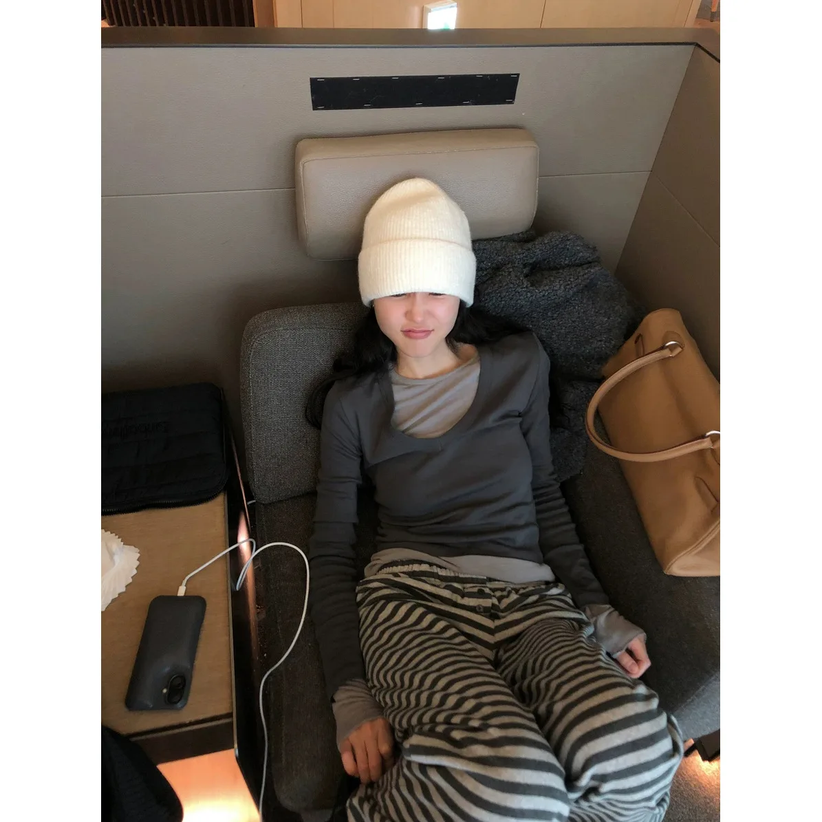 

Весна 2026: Новая коллекция Dongdaemun Baby Sauce – простая и удобная женская футболка с длинным рукавом и V-образным вырезом, корейский стиль, хлопковый трикотаж