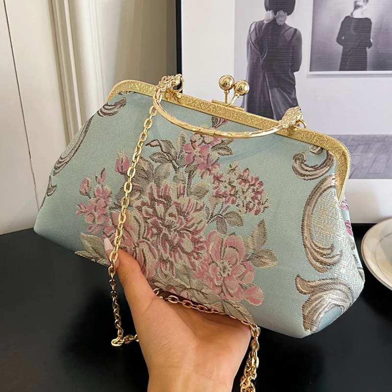 2024 Brand Retro Women\'s Cheongsam Shell Clip Chain Shoulder Bags Fashion Party Handbags Clutch Makeup Storage Package Wallets