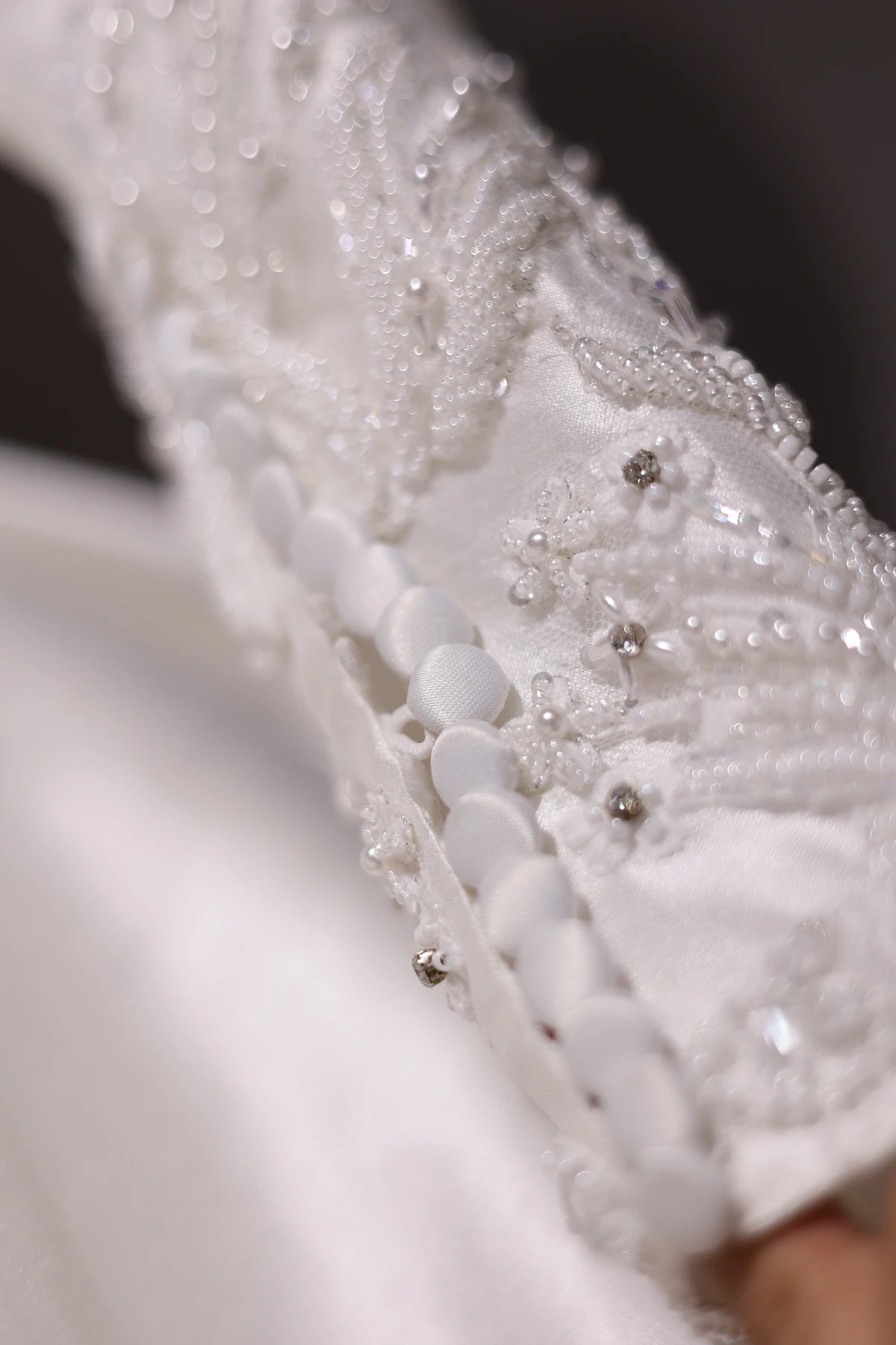 شارون سعيد صور حقيقية أوف وايت الساتان الفاخرة الكرة ثوب الزفاف 2 فولت الرقبة طويلة الأكمام مطرز فساتين العروس RS009 مخصصة