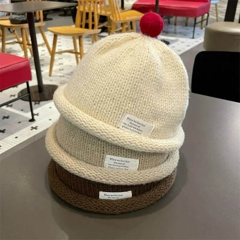 Winterwarme Baby-Strickmütze mit niedlichem Pompon, Säuglings-Beanie-Mütze, koreanische Mode, einfarbige Wollmützen für Jungen und Mädchen. – Detail 2