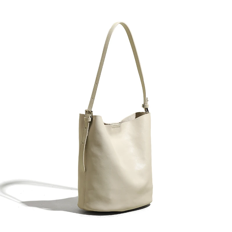 Luxury Top Layer Cowhide Women's Shoulder Bag - usage example