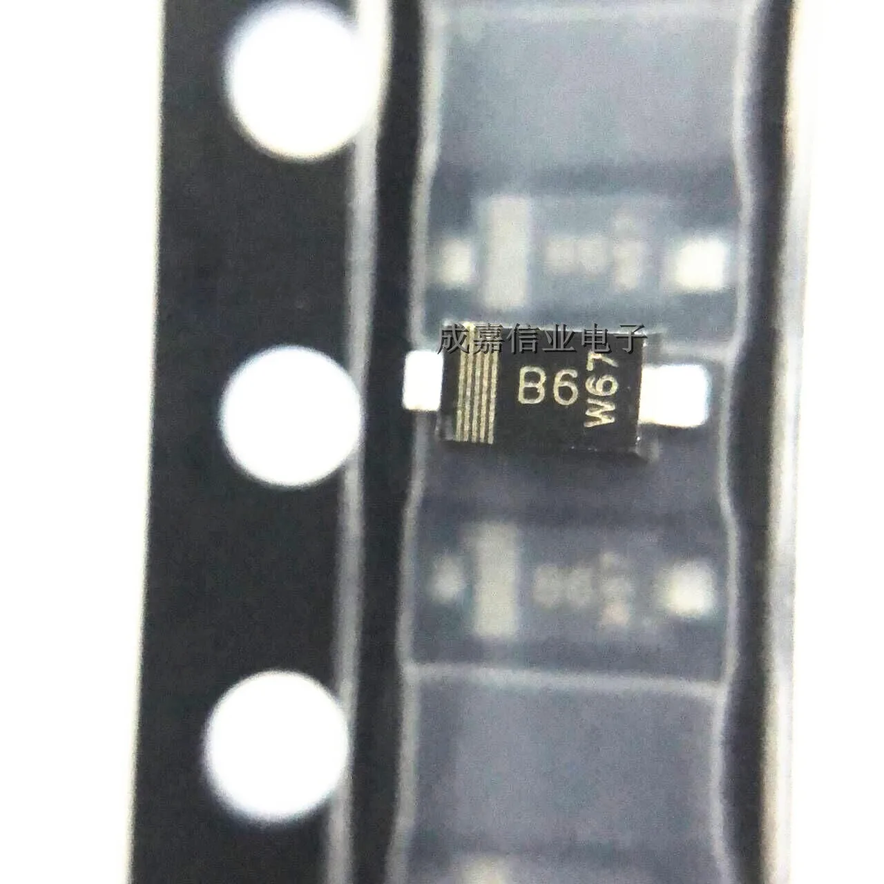 100pcs/Lot BZT52H-C3V3 SOD-123-2 MARKING;B6 3.3V Diode Zener Single 3.3V 5% 830mW 2-Pin Operating Temperature:- 65 C-+ 150 C