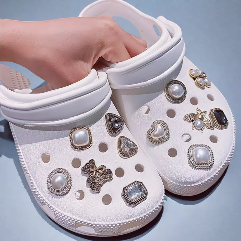 tendencias-da-moda-berloques-para-sapatos-da-serie-retro-diy-lost-planet-decoracao-de-fivelas-para-sandalias-tamancos-e-sapatos-presentes-infantis