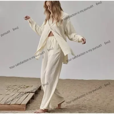 

Комплект из льняного однотонного льна с длинными рукавами и широкими брюками с разрезами и широкими штанинами