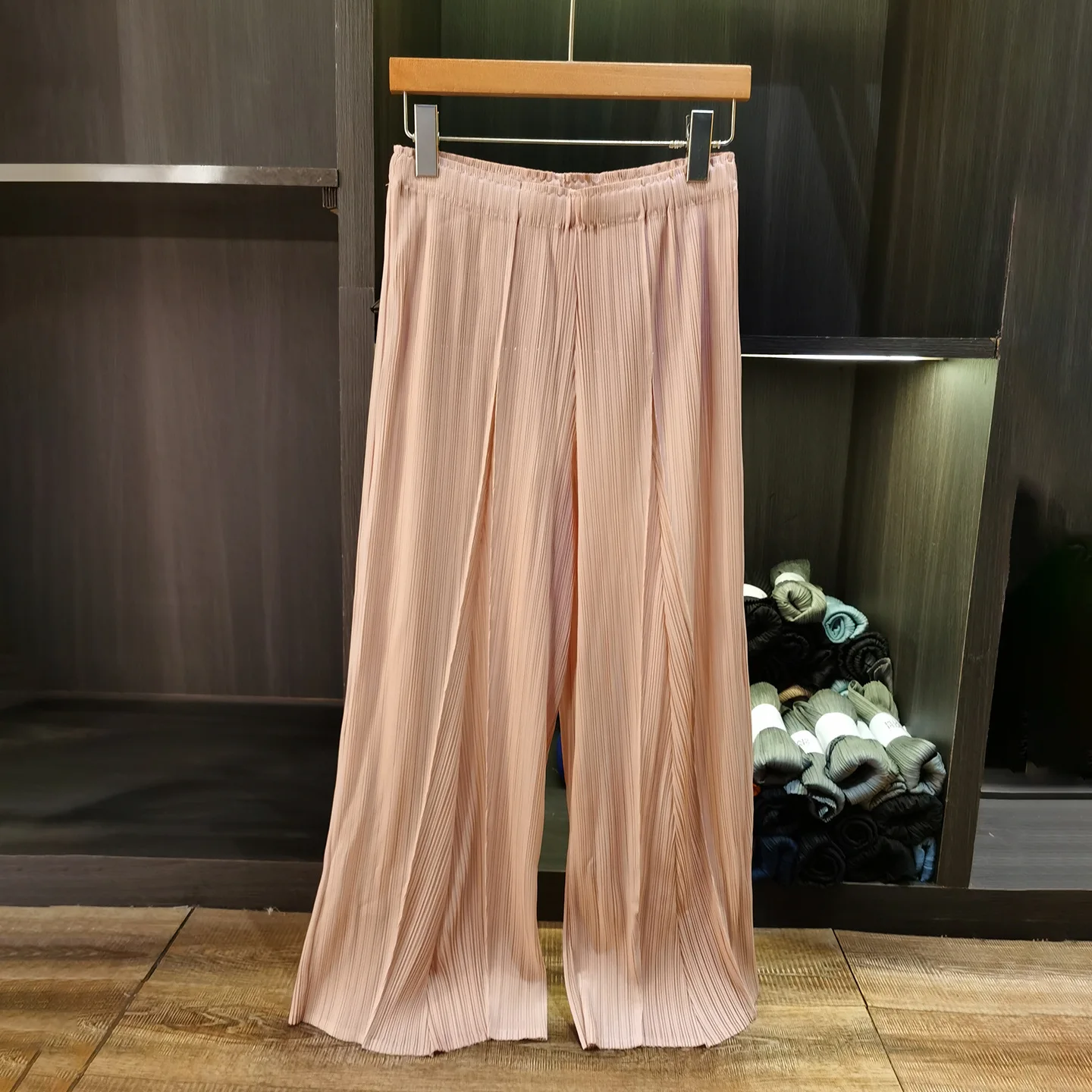 

Miyake Pleated Trousers Plisse Simple Solid Loose Version Fold Casual High Waist Fashion Pleat Versatile Sexy Pleats Trousers
