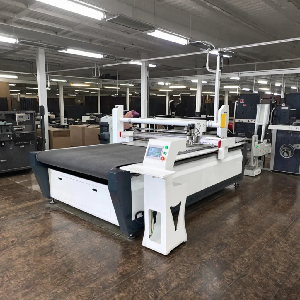 Vendita diretta in fabbrica Tagliatrice per pelle CNC Taglierina per pelle autentica per pelle