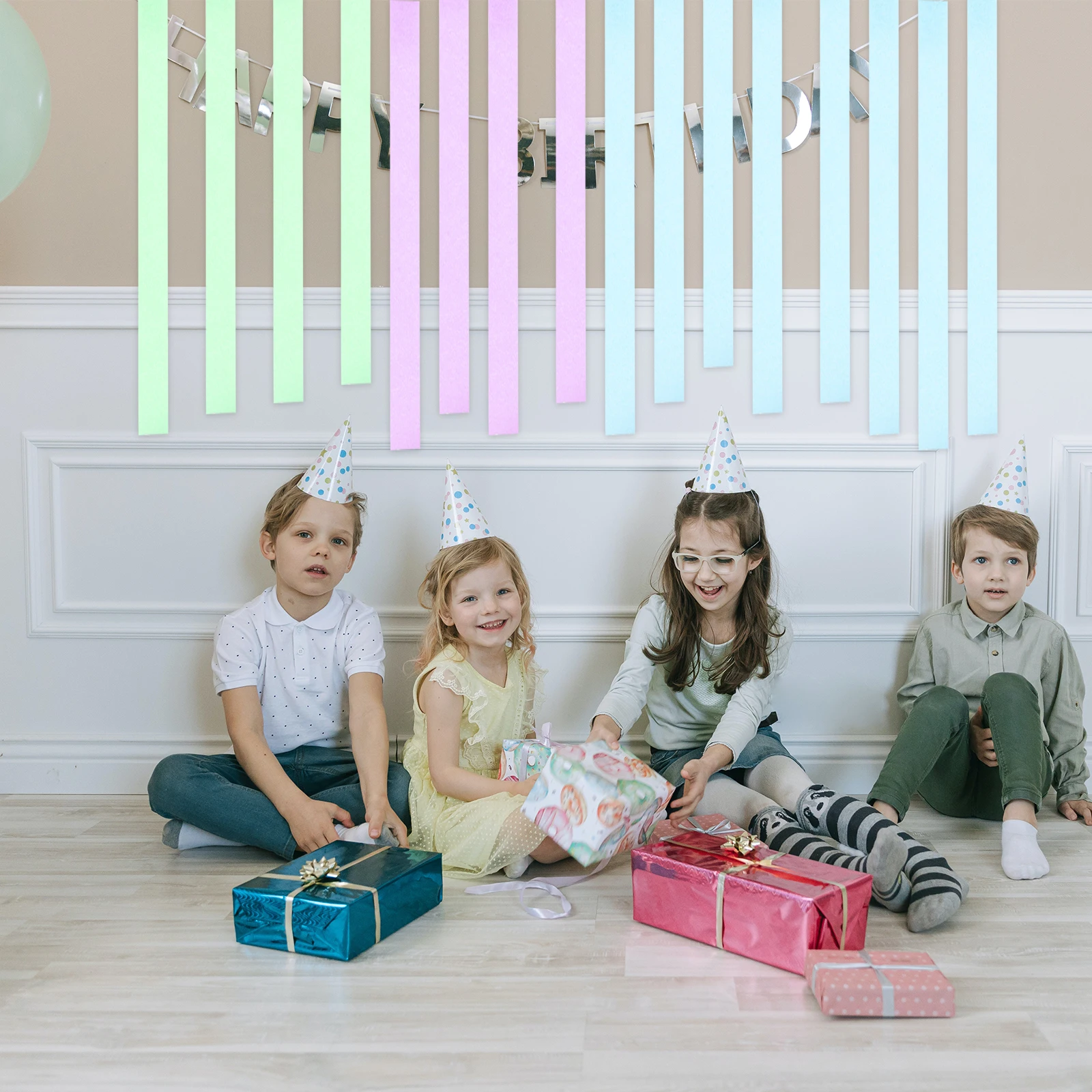 

12 Rolls Bright Crepe Paper Streamers Lightweight Decorative Party Ribbons Convenient Removal No Damage to Furniture Decor