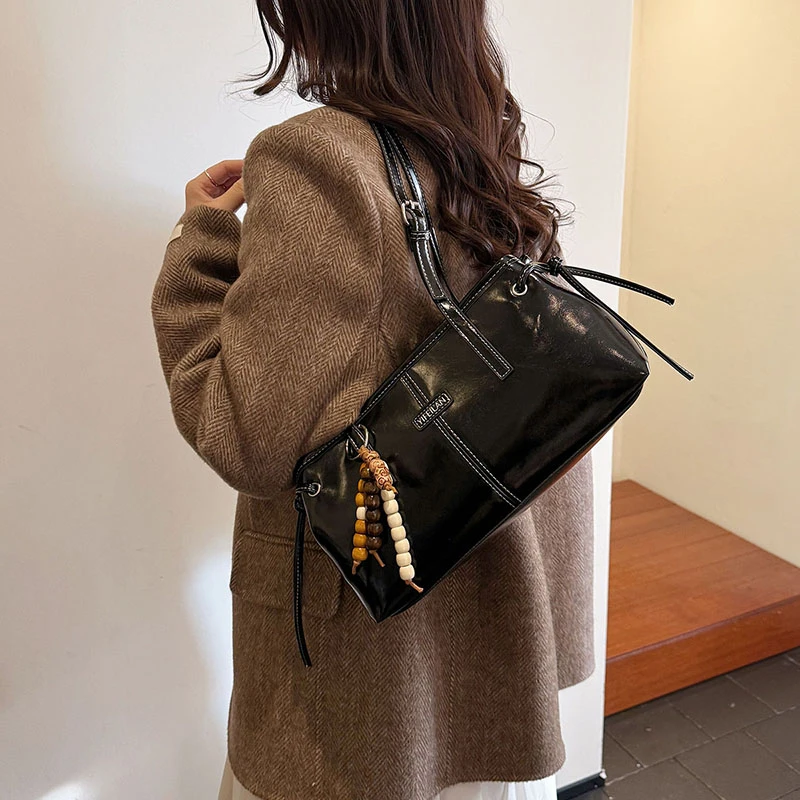 

Модная пригородная сумка с буквенным логотипом, элегантная кожаная классическая женская однотонная сумка большой вместимости