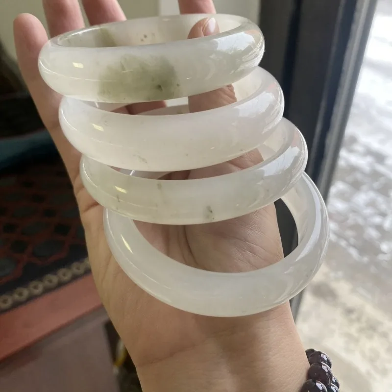 

Golden Jade Tianshan Ice Cui Bracelet Temperament Luxury Explosions.