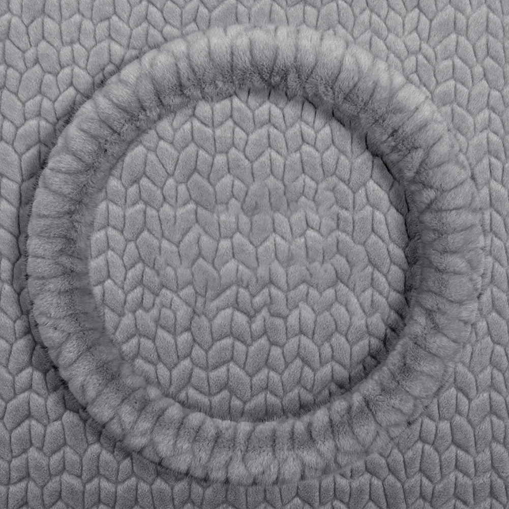 

Soft Winter Steering Wheel Cover Plush Material with Anti Slip Grip 3D Grain Pattern Fits Most 36cm 38cm Wheels