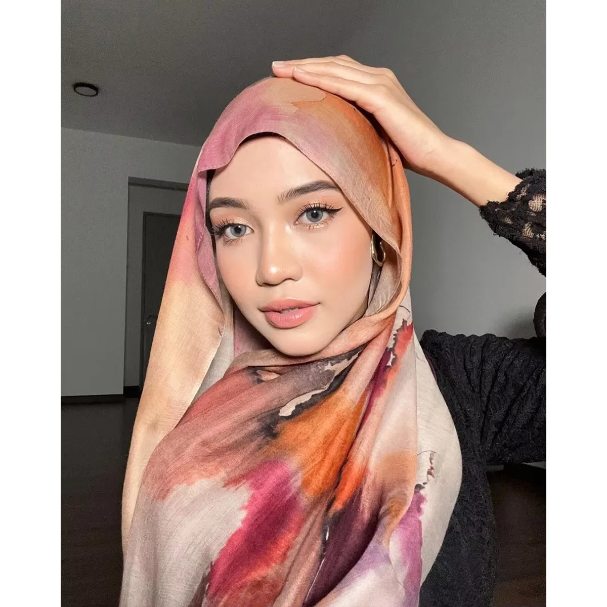 1 hot-selling watercolor tie-dye cotton scarf, satin polyester long scarf, Turkish headscarf. Good-looking shawl headscarf