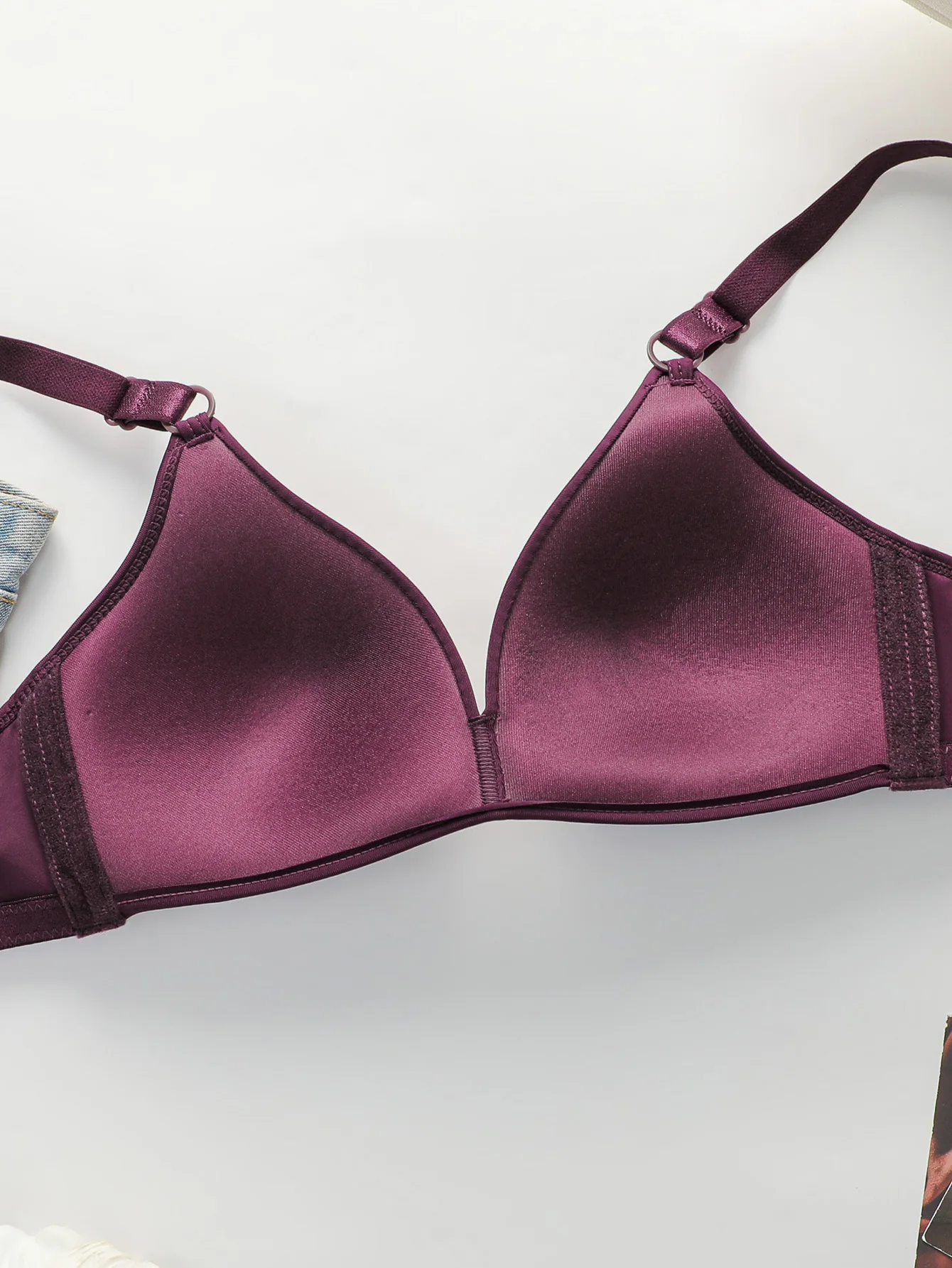 (3/4) Cup sizeUltra Thin Sexy Ice Silk Wireless Bra For Women Sexy Gather Underwear Push Up Simple Lingerie J8826
