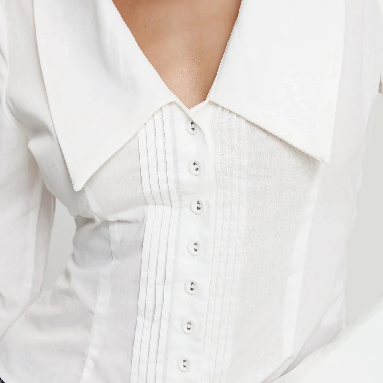 

Женские рубашки премиум-класса с воротником, модная однотонная блузка с длинным рукавом, приталенная блузка на пуговицах, рубашка с v-образным вырезом и складками