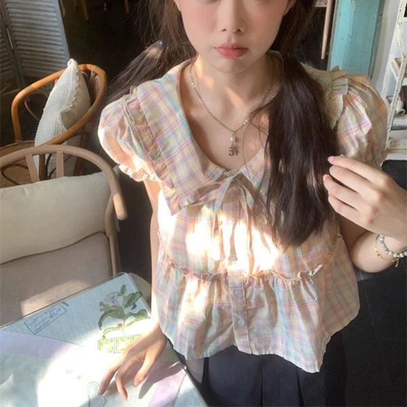 Geruite Shirts en Blouses Korea Turn Down Kraag Mode Vrouw Blouse 2025 Bladerdeeg Korte Mouw Ruches Dames Top Vrouwelijke Kleding