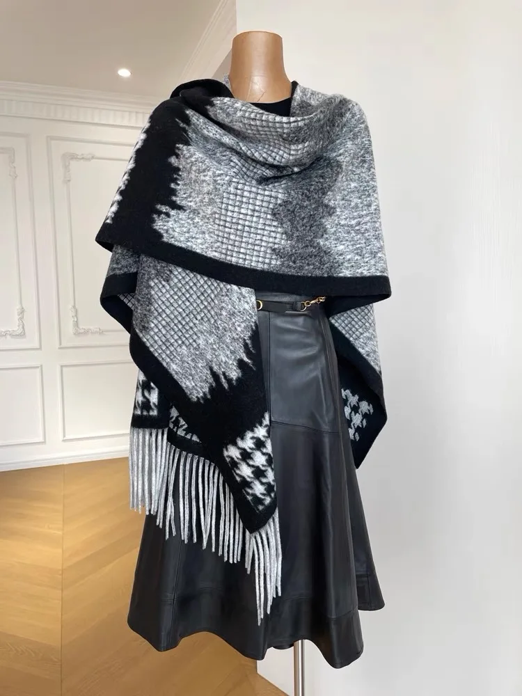 Fashion Retro Ink Painting Style Imitate Cashmere Cape Coat Forked Shawl Women Autumn Winter Cloak Wraps Tassels Scarf Fanon