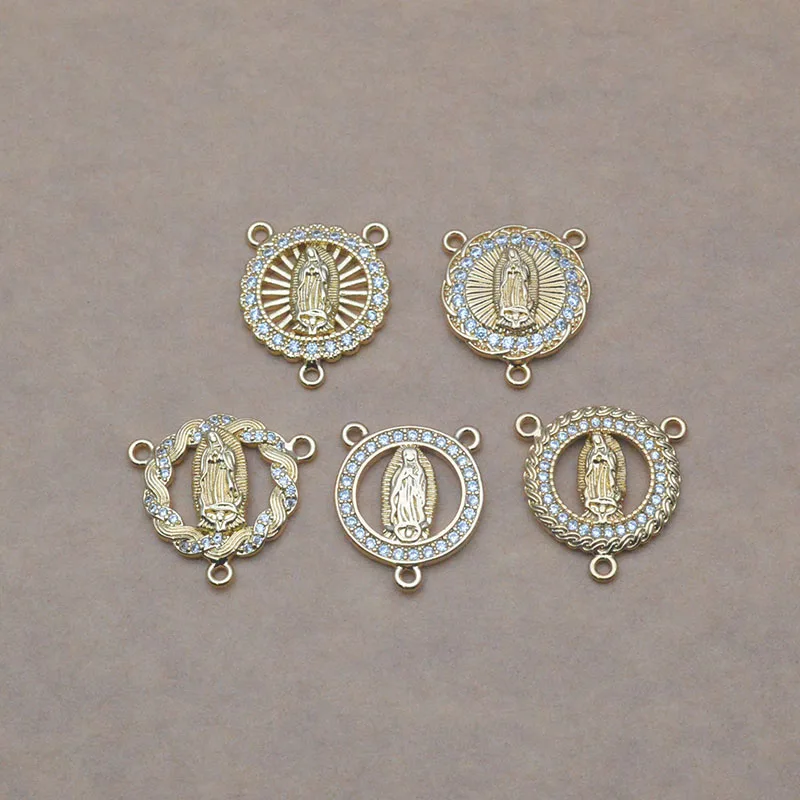 Lote de 10 Conectores de Broche de Tres Orificios con Forma Redonda y Pavé de Circonitas, Bañados en Oro de 18k, con Diseño de la Virgen María, para Fabricación de Joyas