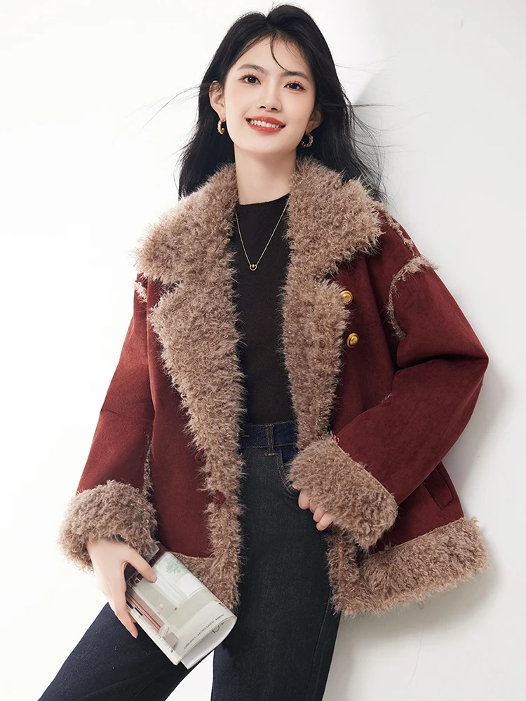 Casaco Feminino de Inverno 2024 Novo de Camurça Acolchoado com Forro de Pele, Estilo de Alta Qualidade, Moda em Algodão com Detalhes em Couro e Pelo