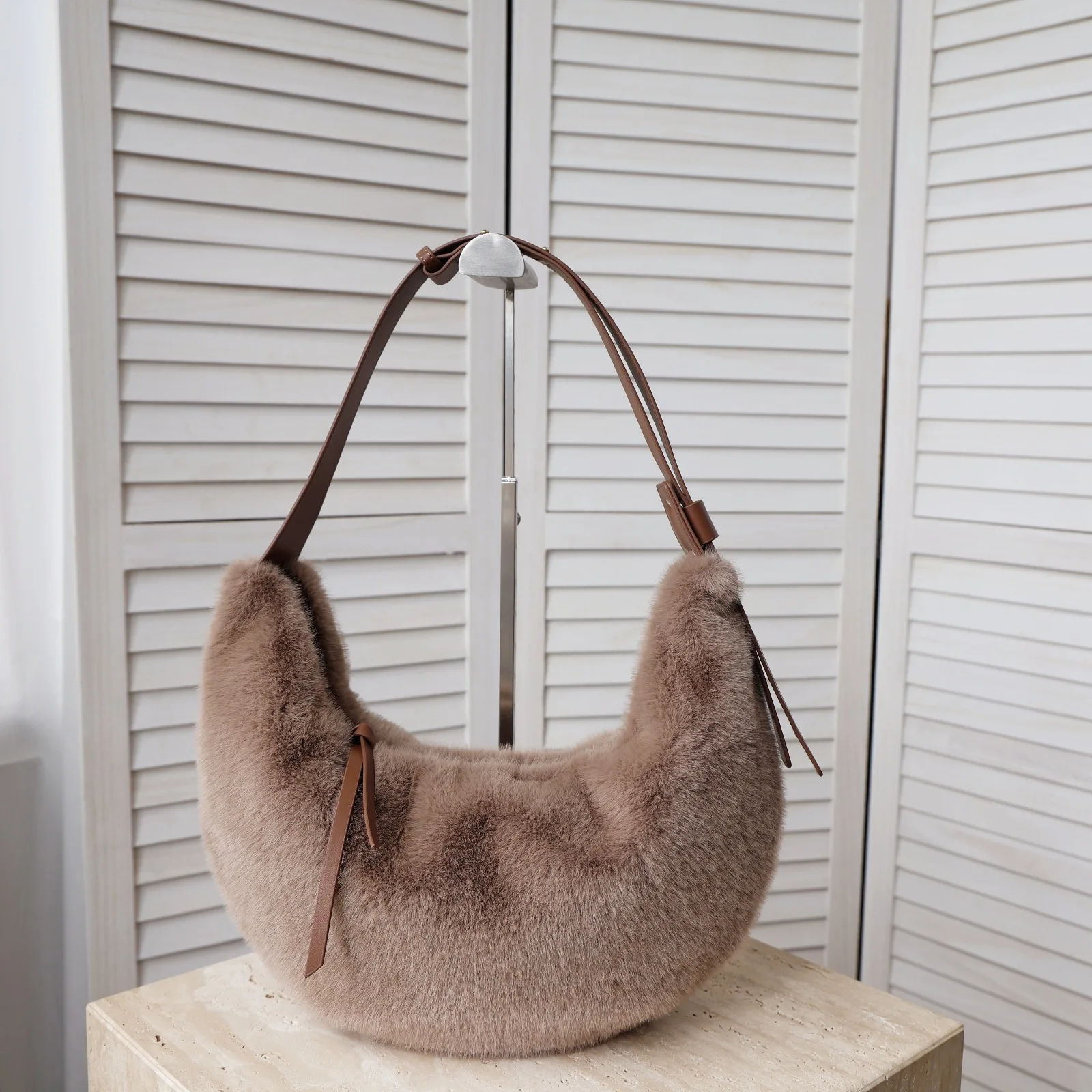 

New Plush Dumpling Bag Moon Tooth Bag High Quality Mink Hair Imitation Shoulder Bag Large Capacity Crossbody Bag