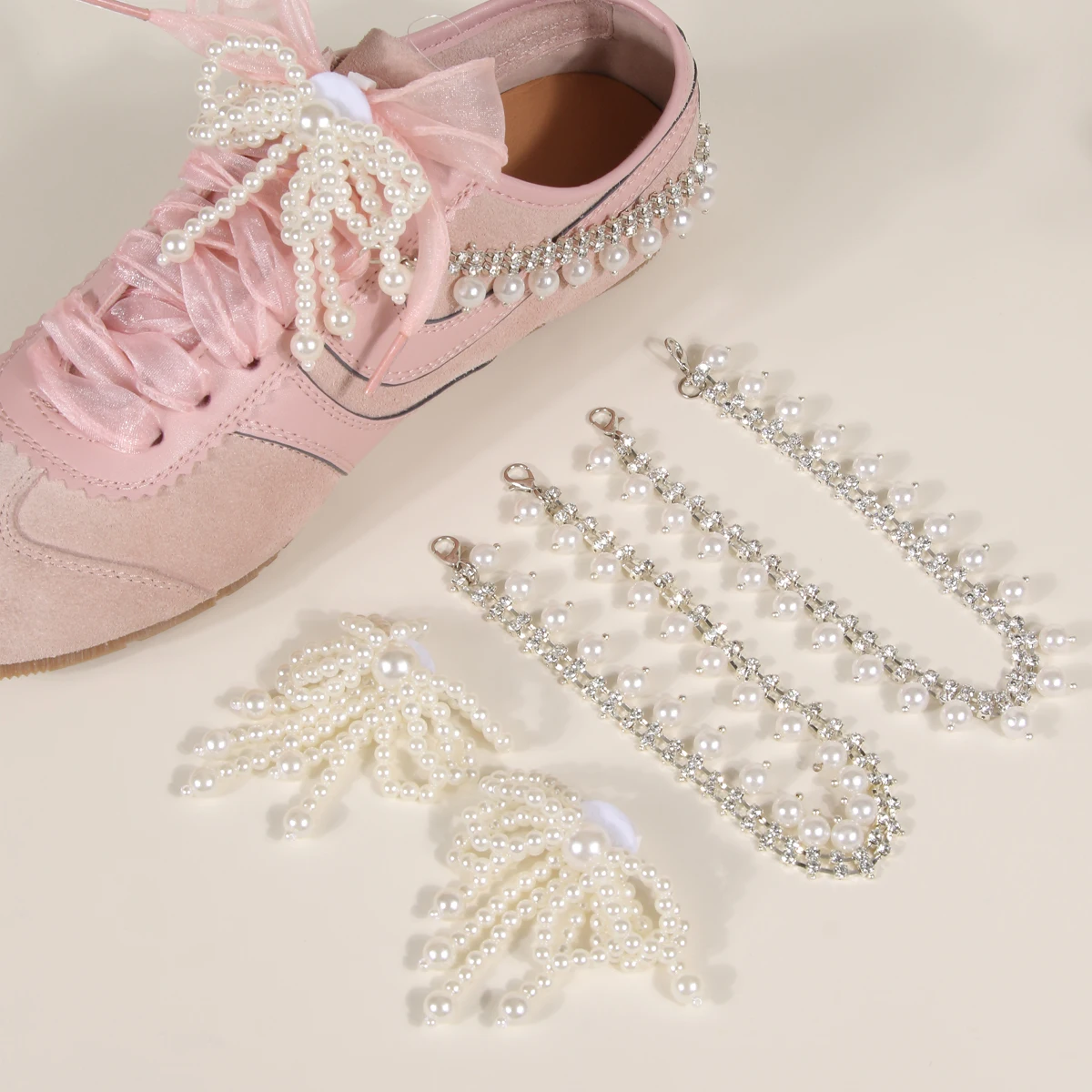Schuhketten aus perlmuttfarbenem Metall | Zarter doppellagiger Schuhschmuck mit Schleifenverschluss | Elegantes Schuhzubehör für Damen – Detail 16