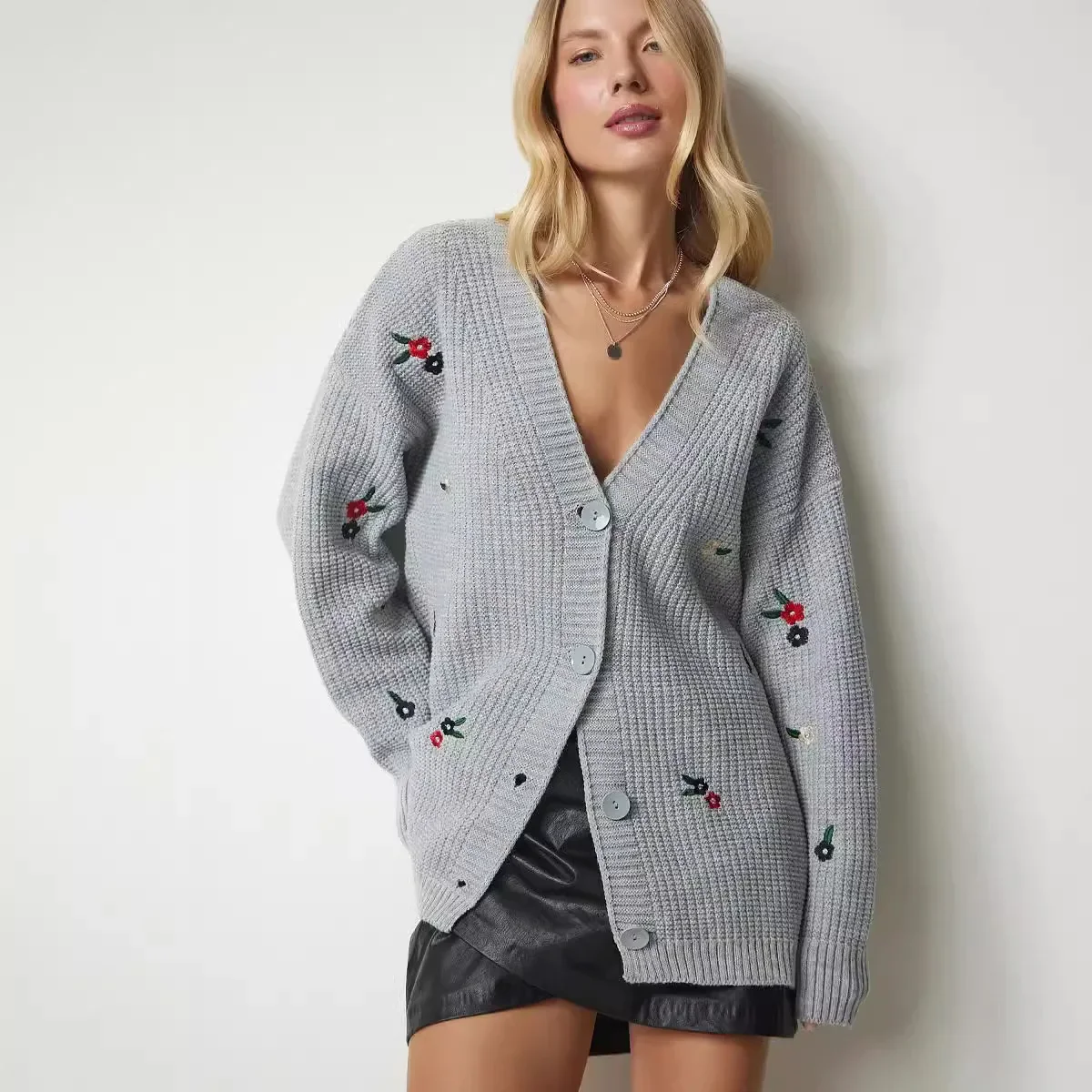 Europe and The United States Autumn and Winter New Embroidered Knitted Cardigan Woman, Casual Loose Single Breasted Sweater Coat