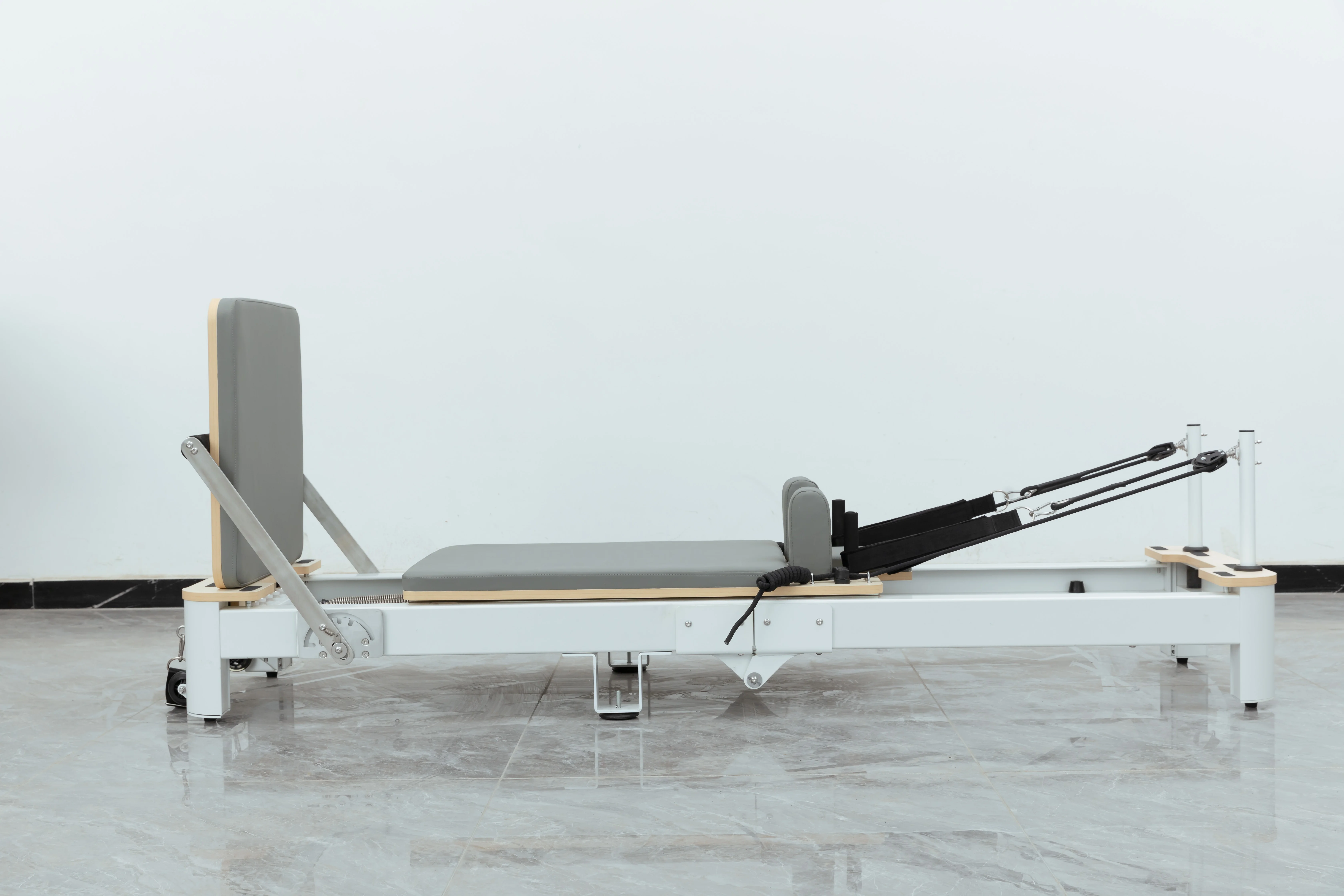 Factory Direct Luxury Foldable Aluminum Alloy Bed Pilates Reformer Space-Saving Eco-Friendly Exercise Training for Studio