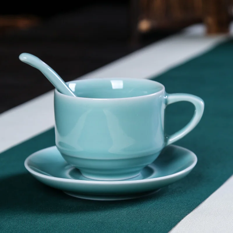 

Керамическая кофейная чашка Celadon в хитовом стиле, костюм в классическом европейском стиле с маленькой ложкой, креативный чистый цвет