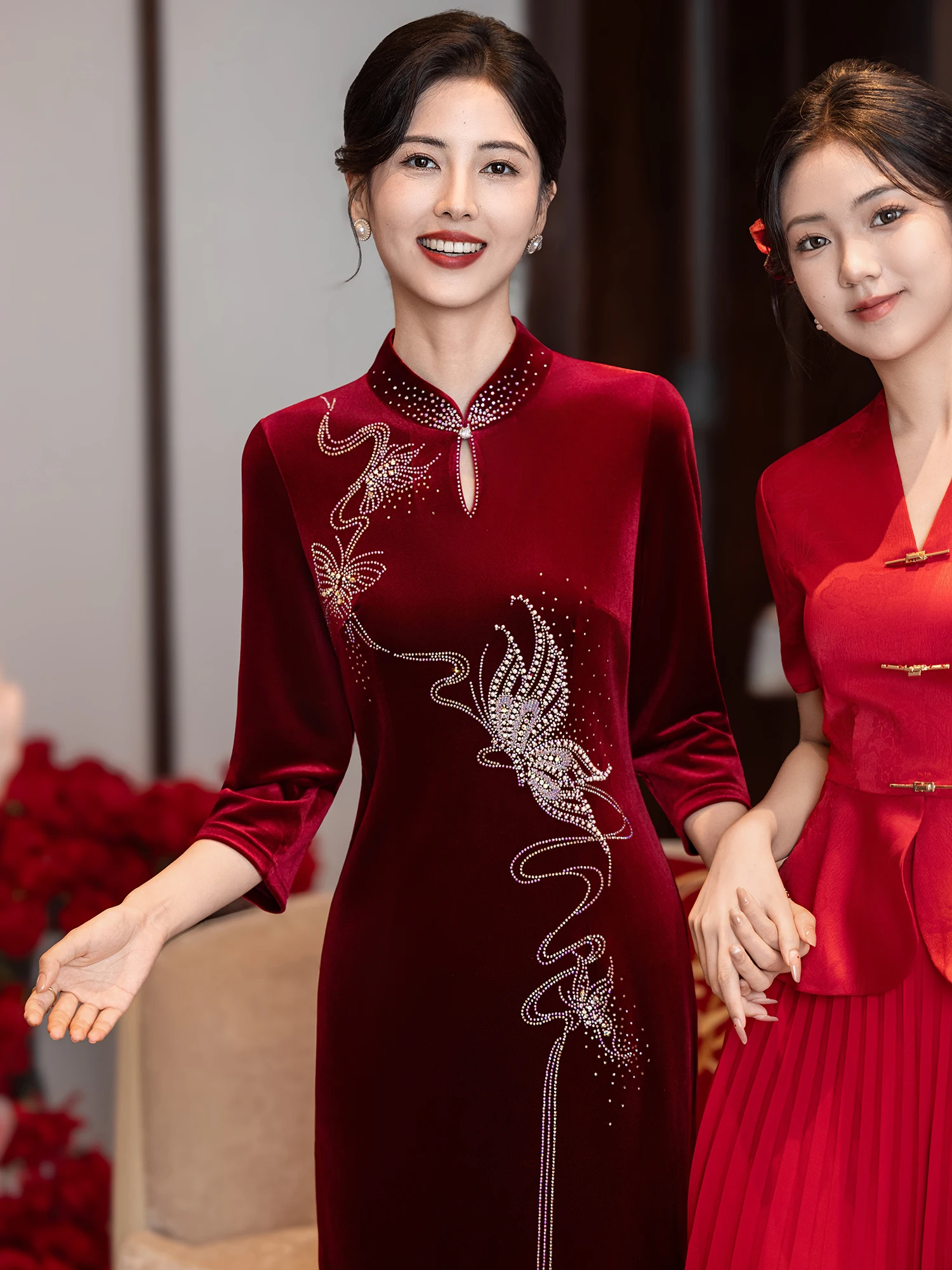 

Новое китайское платье-ципао из золотистого бархата для невесты и матери невесты, осенне-зимнее, высококачественное, с длинными рукавами, миди.