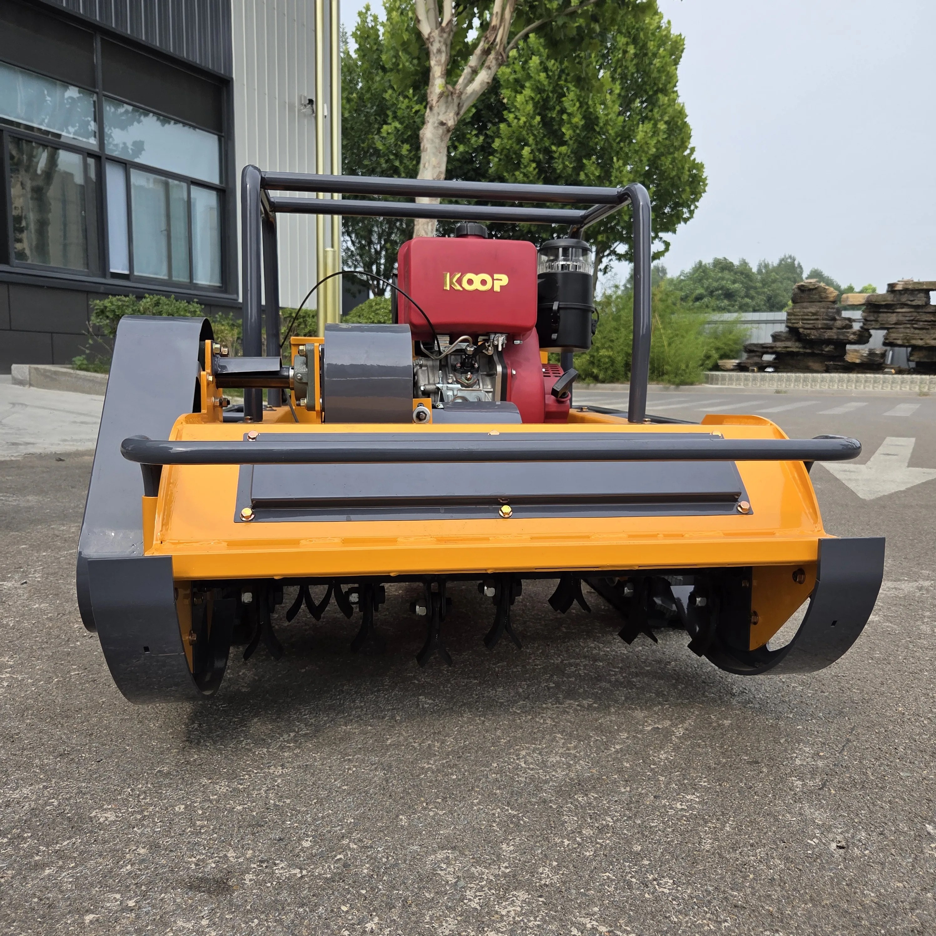 

Мощная варочная косилка с дистанционным управлением правого: 500–1200 мм, сертифицирован CE EPA, вездеходная сельскохозяйственная резина