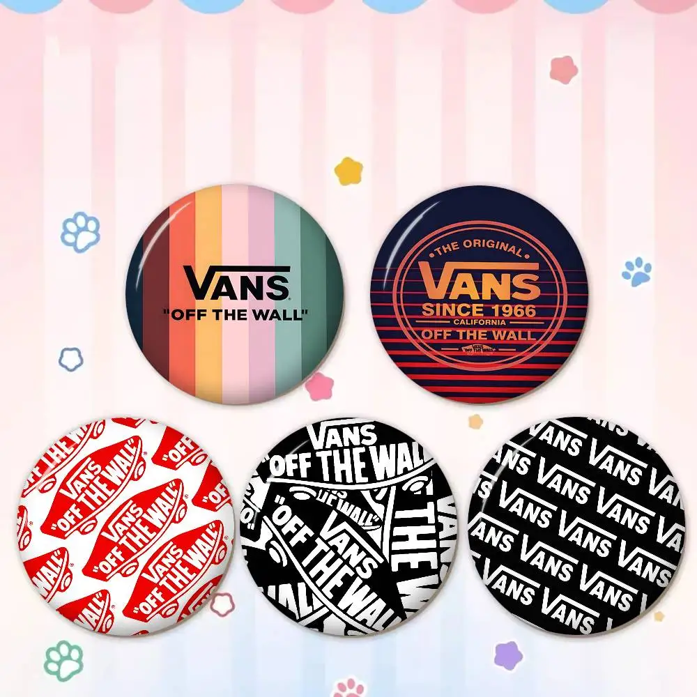 Classic Logo V-VanS Round Button Pins Slogan Creative Brooches Backpack Clothes Decoration Fashion