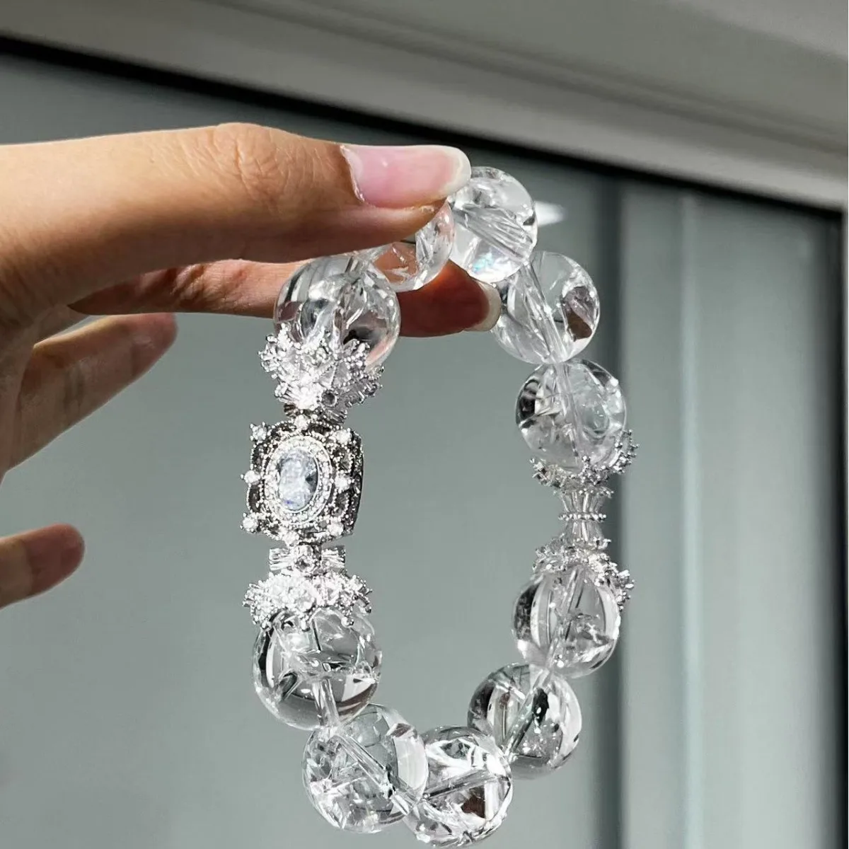 

Natural White Crystal Bracelet, White Asai Crystal Women's Bracelet Light Luxury Fashion Design