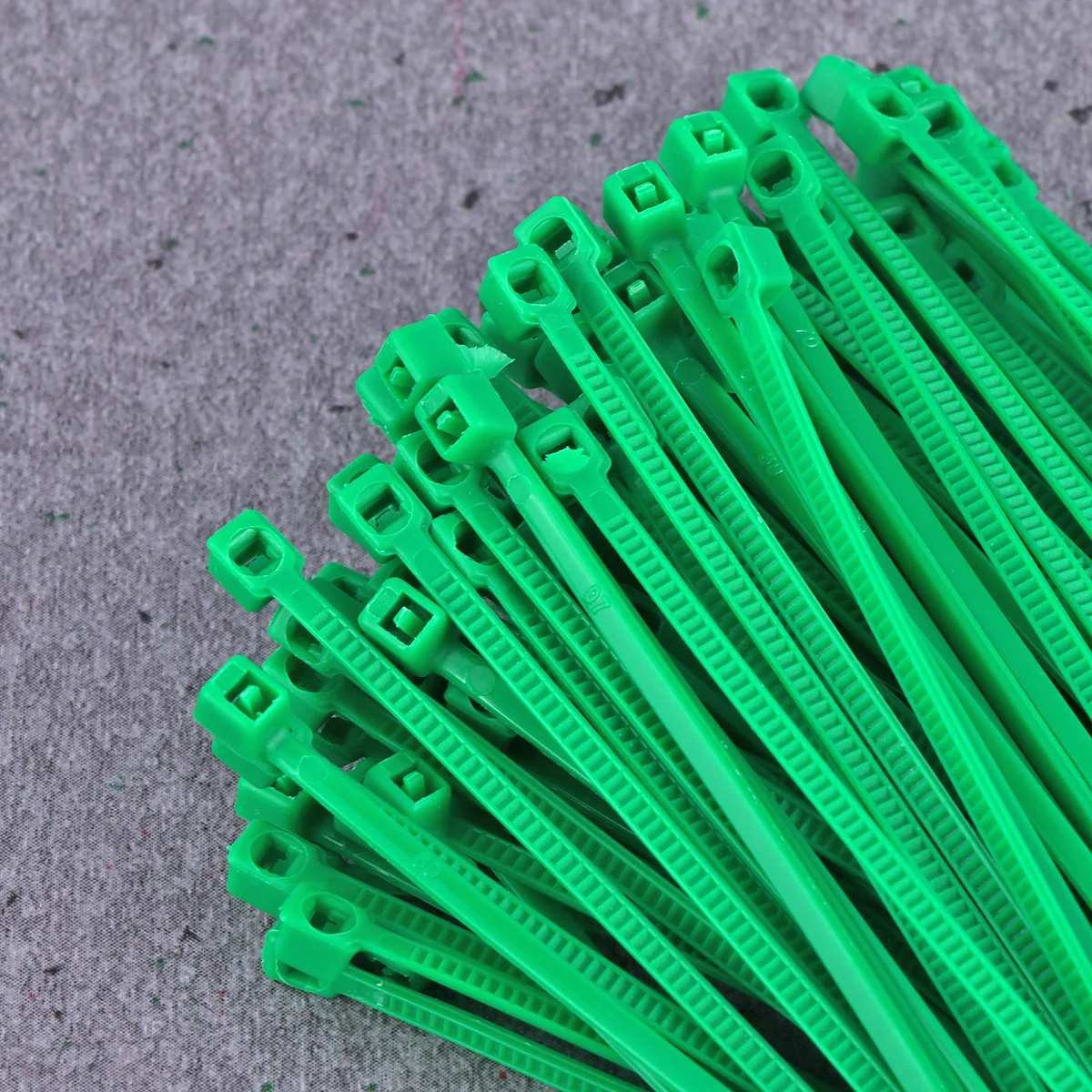 

1000pcs Nylon Cable Tie Durable Waterproof Self-locking Wire Fasteners Organizing Flexible Outdoor Indoor Use