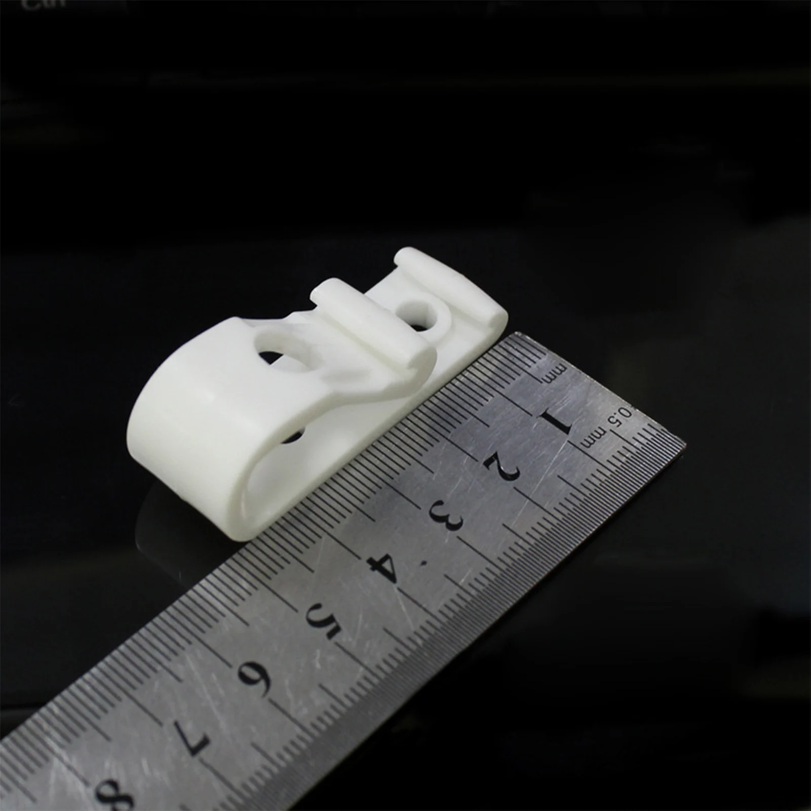 8PCS Plastic Curtain Hooks Pinch Pleat Locking Curtain Tape 