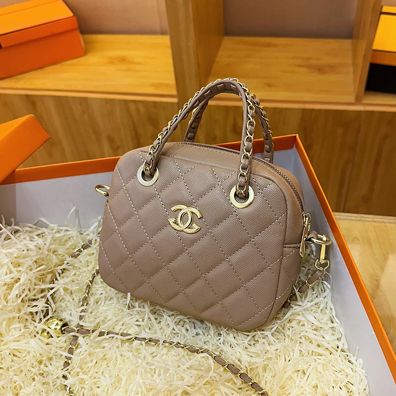

Elegant Classic Parisian Leather Handbag Luxury Crossbody Bag Women Stylish Vintage Minimalist Design Casual Commuter Purse