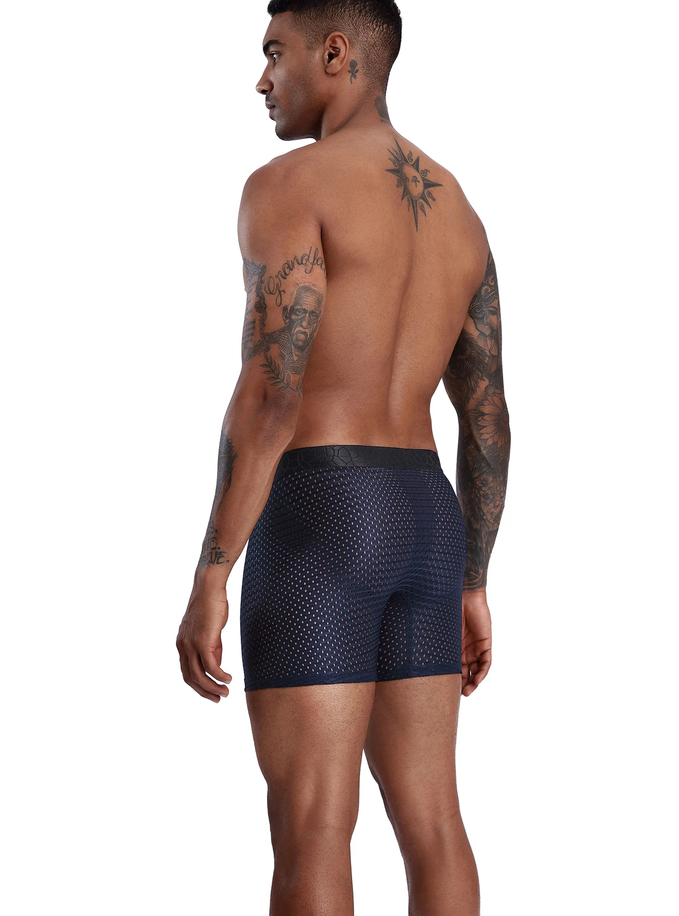 4 قطع شورت بوكسر رجالي بأرجل ممتدة، مصنوع من شبكة مسامية لملائمة رائعة ومريحة. نسيج حرير جليدي، مجوف