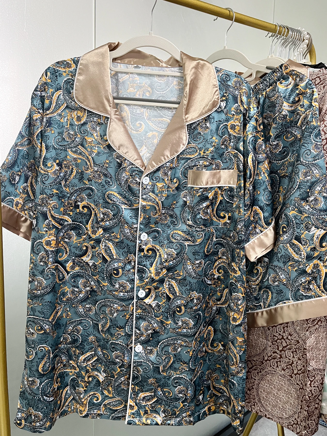 Men's Satin Pajama Set Geometric Pattern Print Short Sleeve Loungewear Sleepwear with Shorts Soft Silky Nightwear for Men Pj