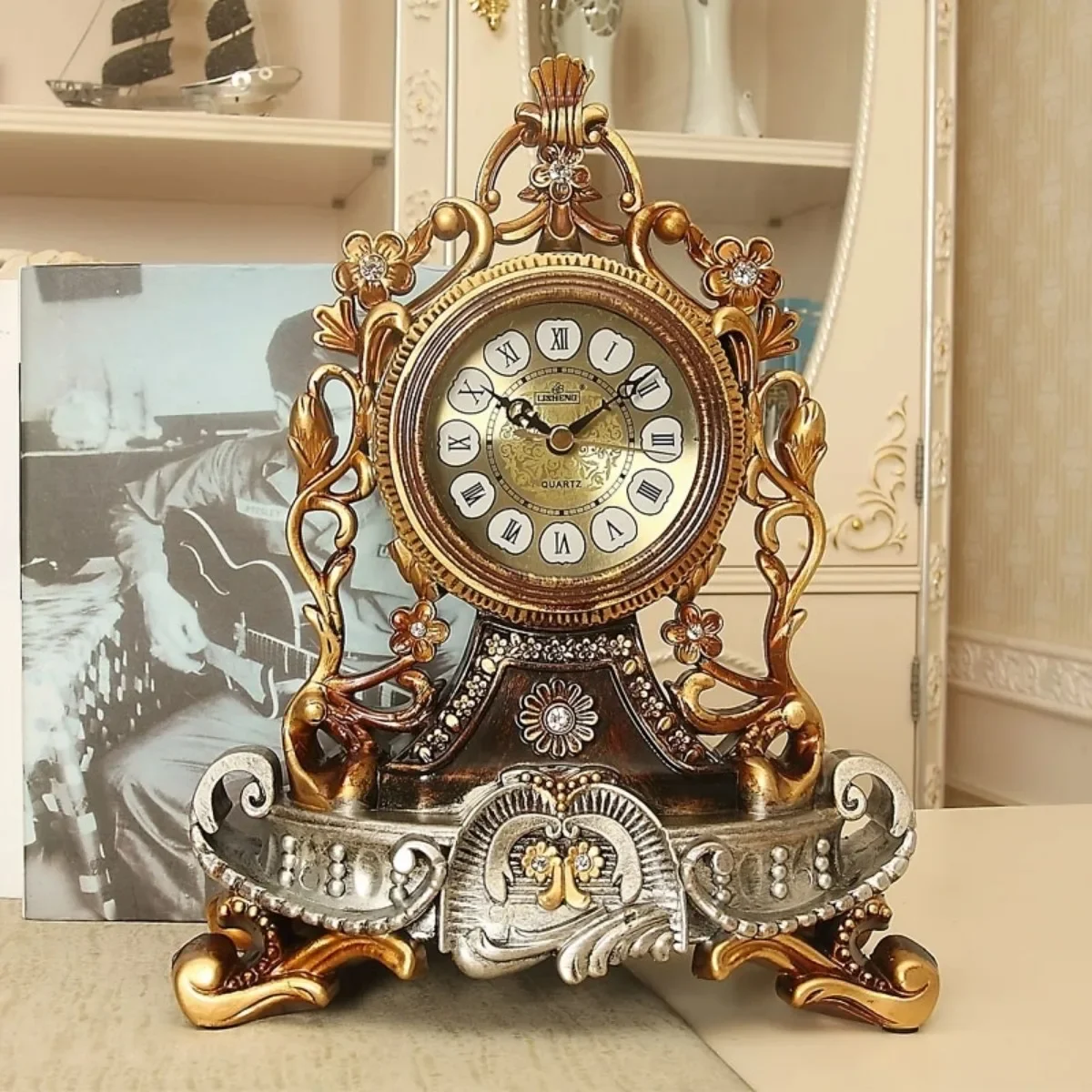 Luxury European Desk Royalty Home Watch Table Desktop Clock Resin Desk Clock Bedroom Office Table Clock Home Decoration