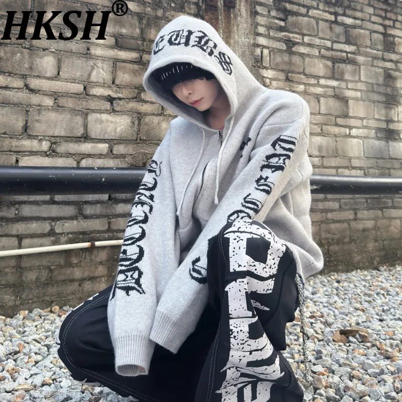 

HKSH Autumn New Men Tide Punk Gothic Letter Printed Dark Style Hooded Gray Knit Sweater Trendy American High Street Tops HK14550