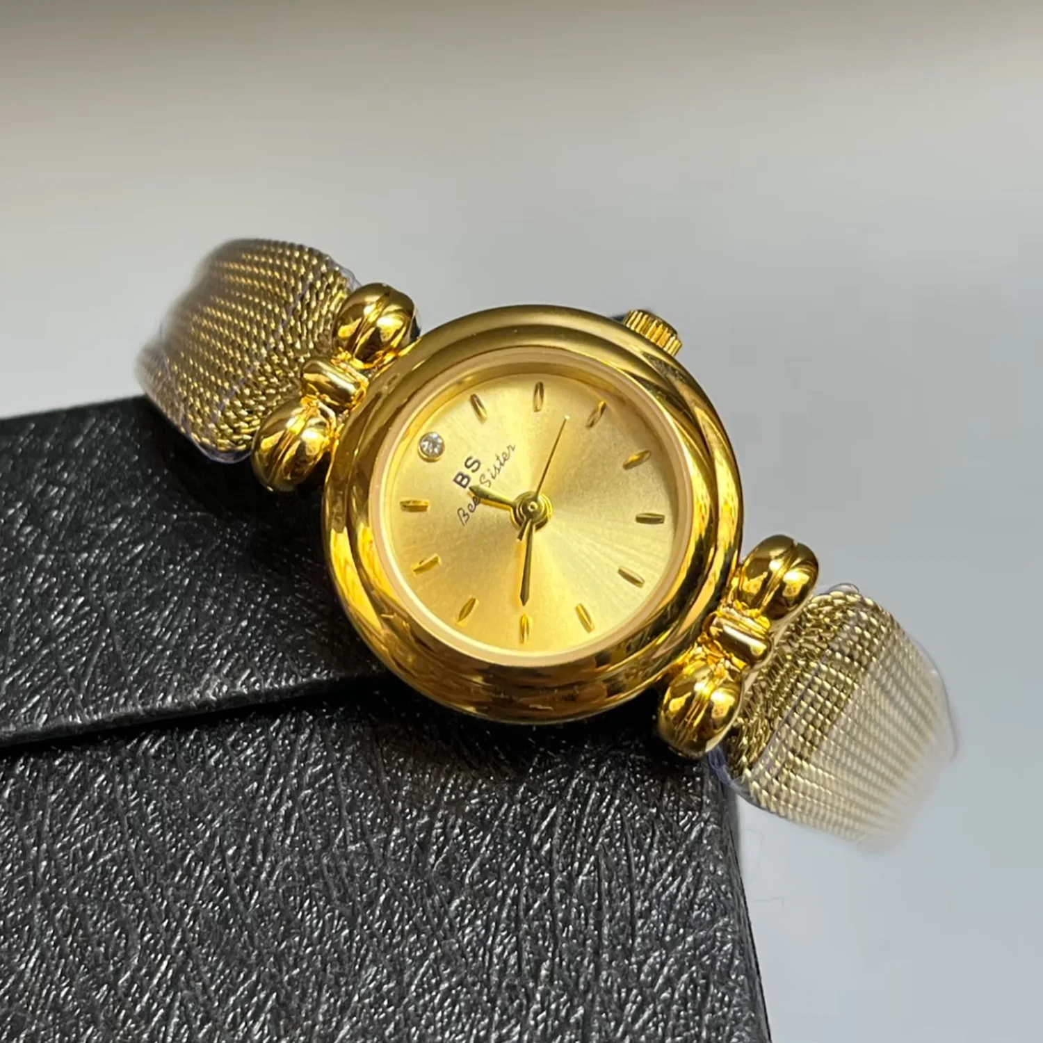 RetroStyle Bracelet Women'S Watch Fashionable AndSimple Small Gold Quartz Watch Ladies' High-End Wristwatch Stylish Quartz Watch