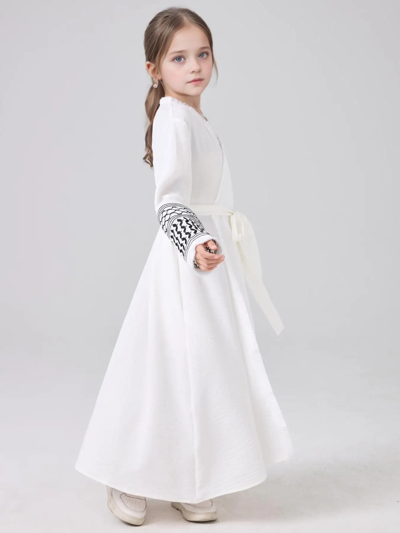 

Middle Eastern Muslim Girls' Abaya Embroidered Tassel Jacket with Belt