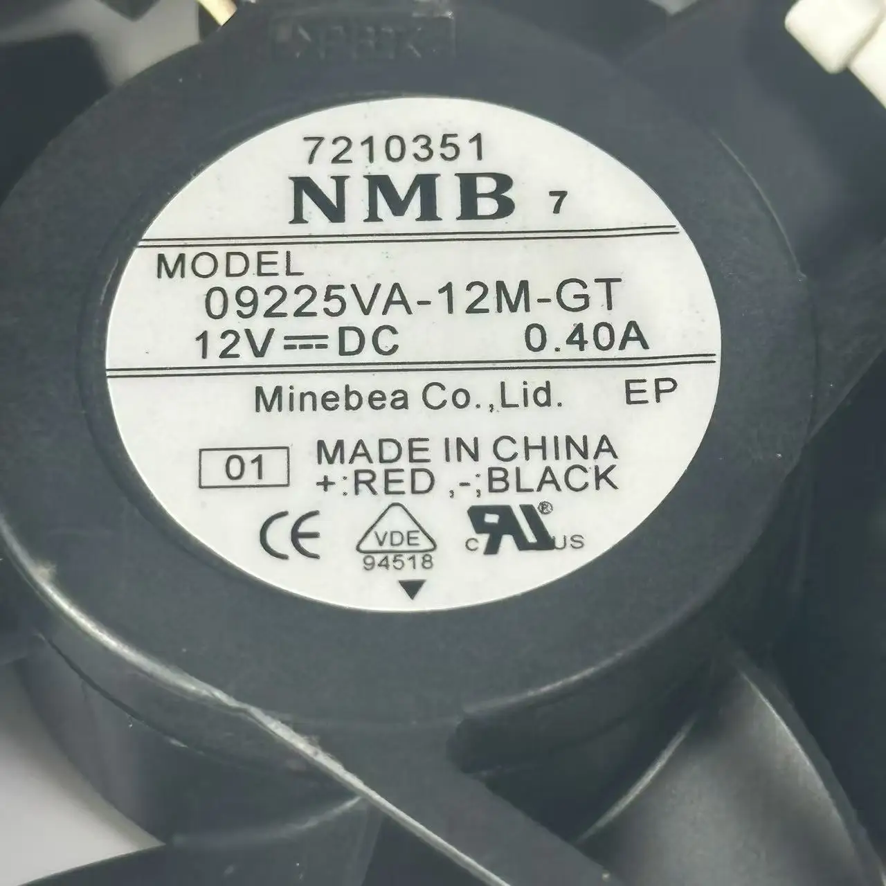 NMB-MAT 09225VA-12M-GT DC 12V 0.40A 3-Wire 90X90X25mm Server Cooling Fan