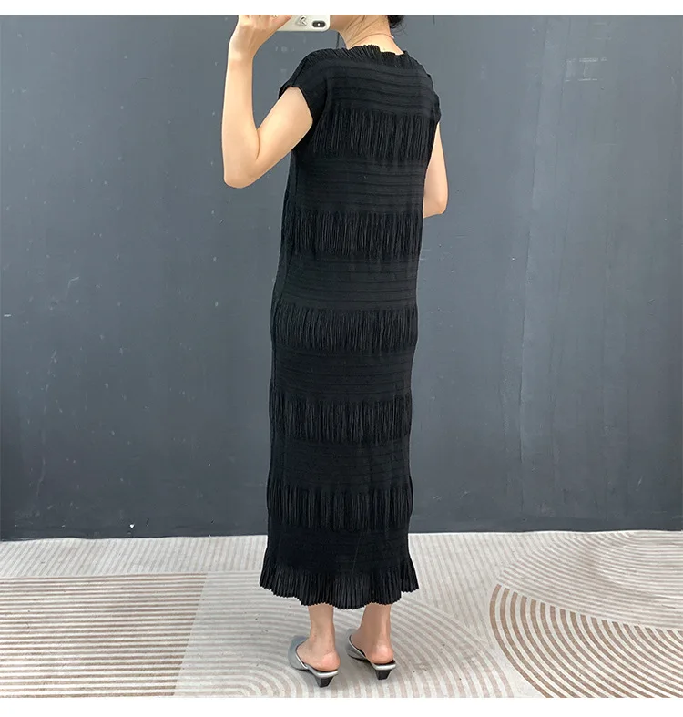 Miyake Plissee-Kleid Elegantes Weißes Mehrlagiges Sommer-Damen-Freizeitkleid Langes Maxikleid Strukturiertes Schmal Geschnittenes Schickes Alltagskleid – Detail 27