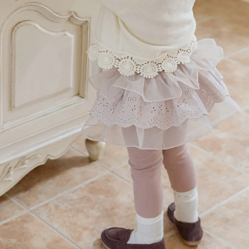 

2025 Ins, осенние штаны для маленьких девочек, новые детские штаны с кружевной отделкой для маленьких девочек, универсальные свободные штаны с эластичной резинкой на талии для девочек