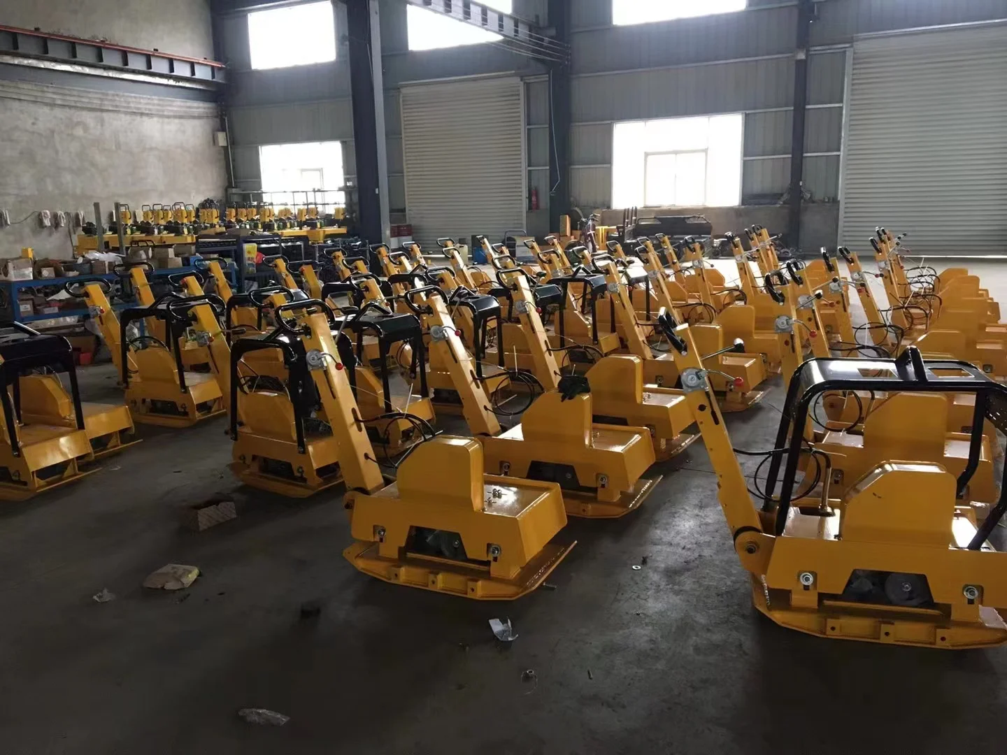 لوحة ضاغطة تهتز ولوحة ضاغطة بوكر فيبرنتور للحفارة الصغيرة