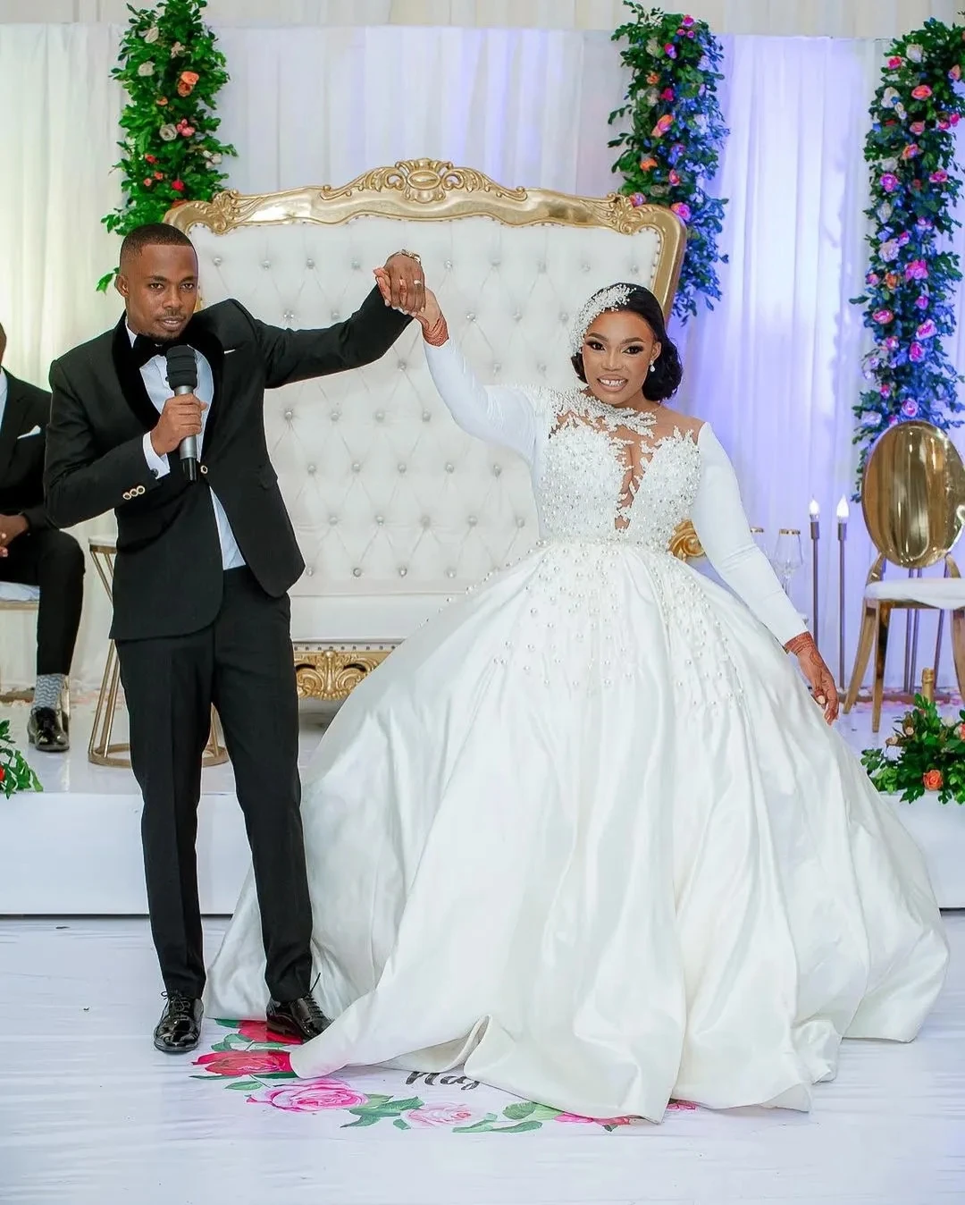 

Plus Size African Wedding Dresses Black Girls Ball Gown Long Sleeves Pearls Aso Ebi Bridal Gowns Vestido De Novia Customized